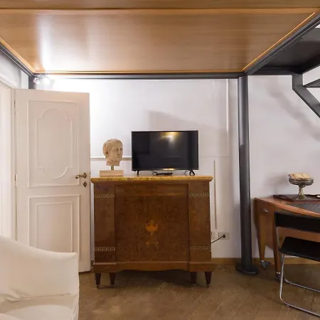Spanish Steps Frezza Loft רומא