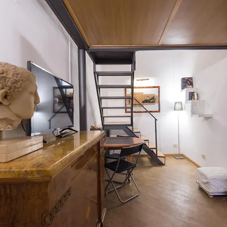 Spanish Steps Frezza Loft רומא